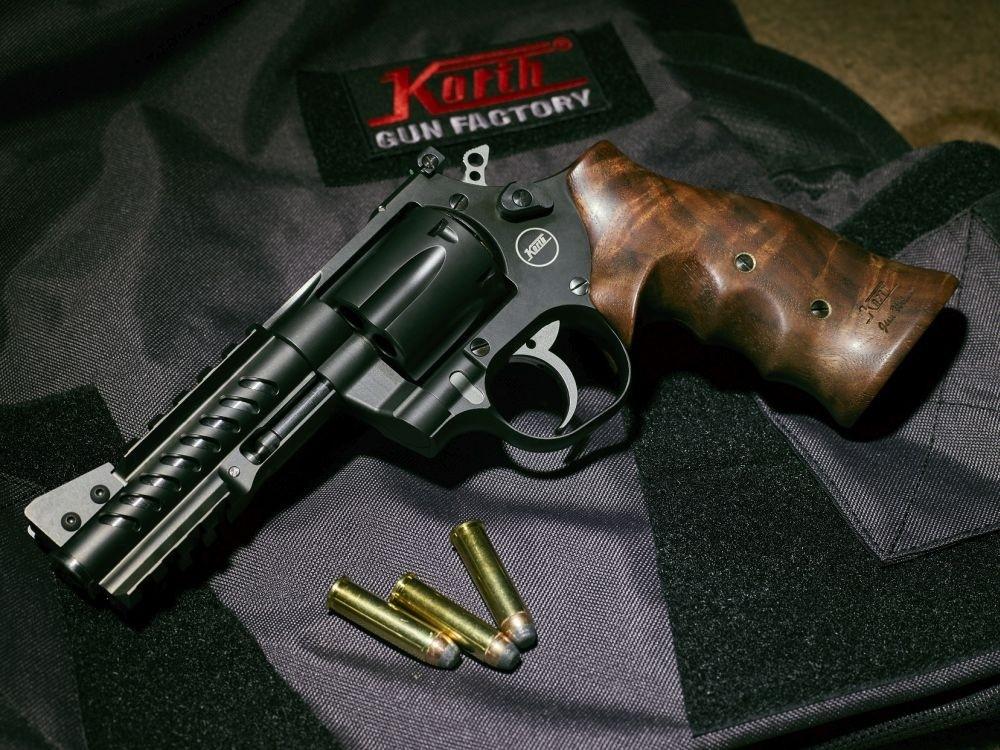 KORTH Ranger Revolver NSR; 6 lövetű; .357 Magnum; Jim Wilson markolat – 4/6 Inch
