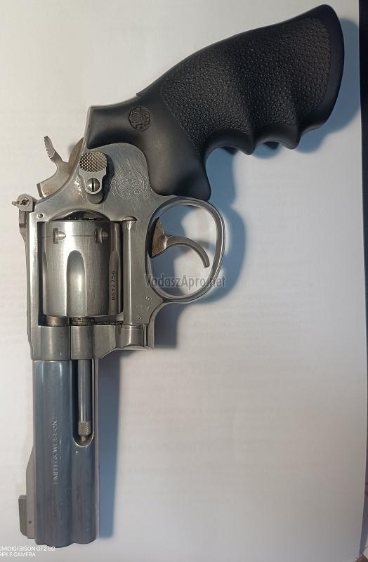 . 22 Smith&wesson Revolver 4